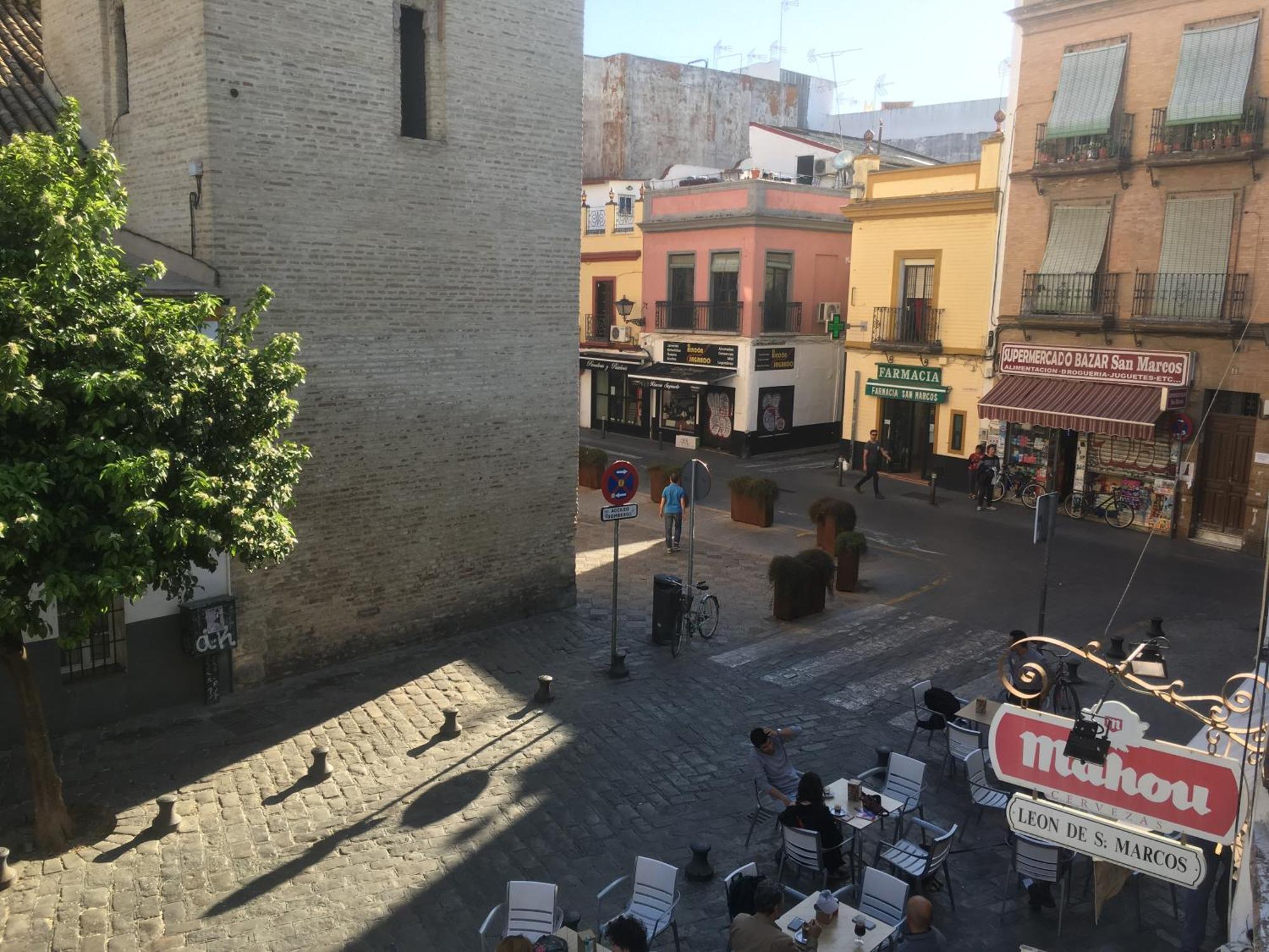 Santa Isabel Low Cost Rooms In Private House Sevilla Exteriör bild