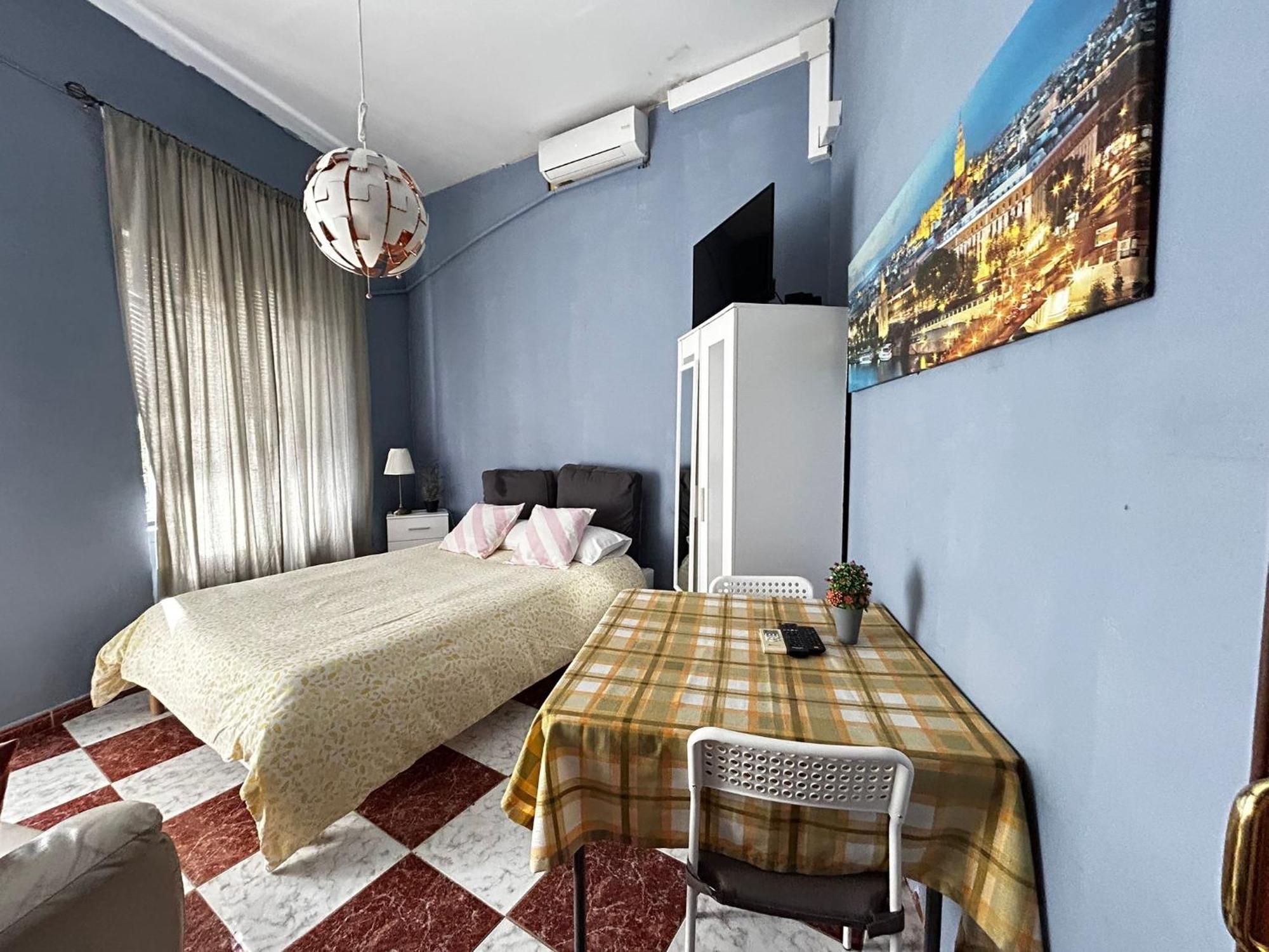 Santa Isabel Low Cost Rooms In Private House Sevilla Rum bild