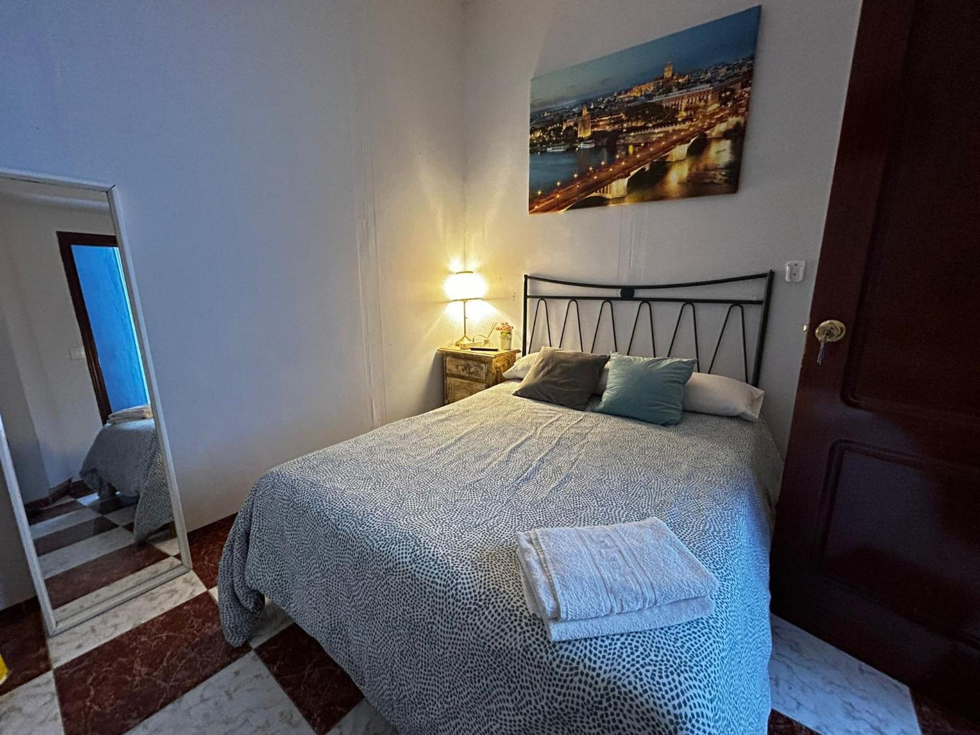 Santa Isabel Low Cost Rooms In Private House Sevilla Exteriör bild