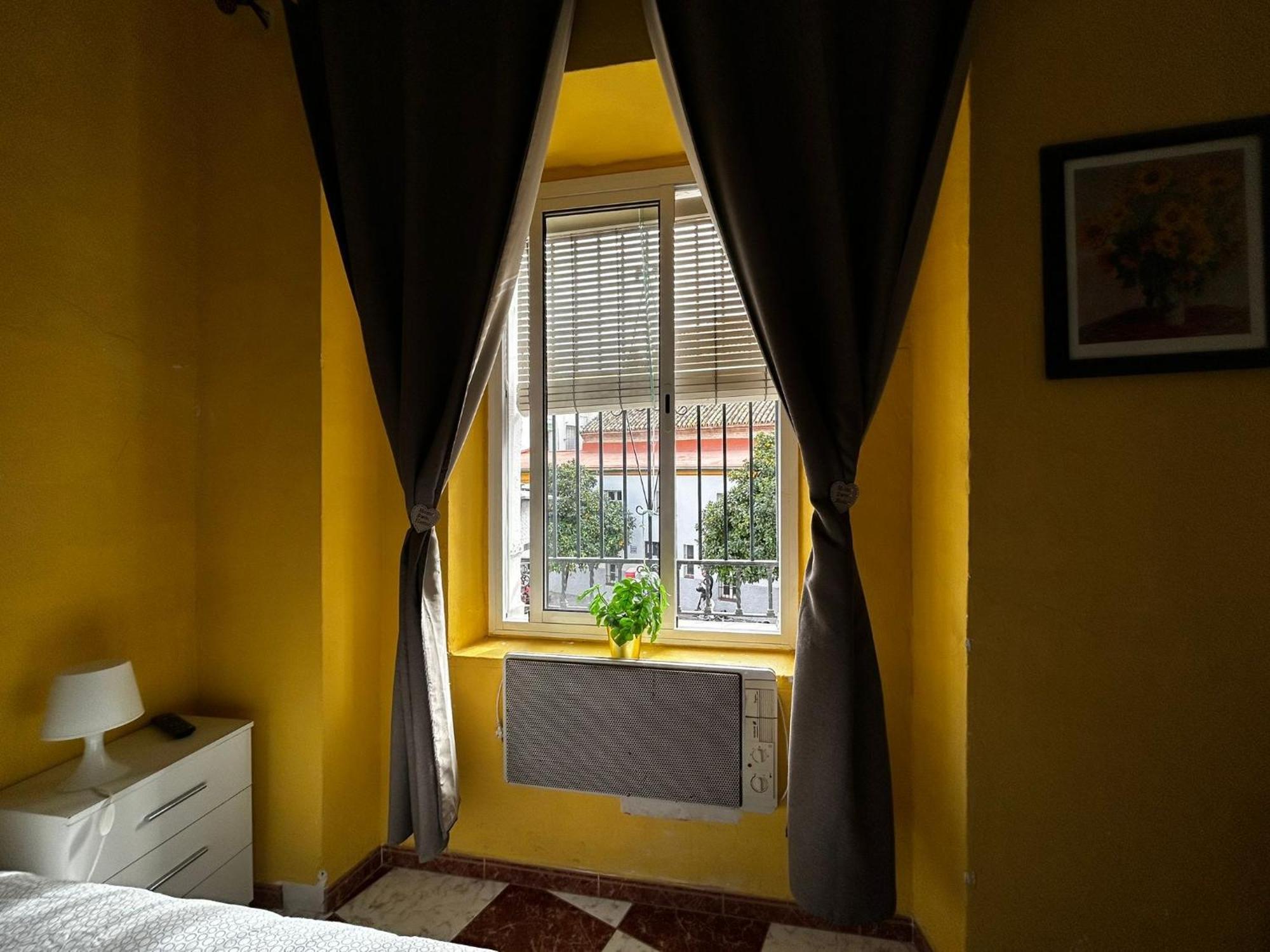 Santa Isabel Low Cost Rooms In Private House Sevilla Rum bild