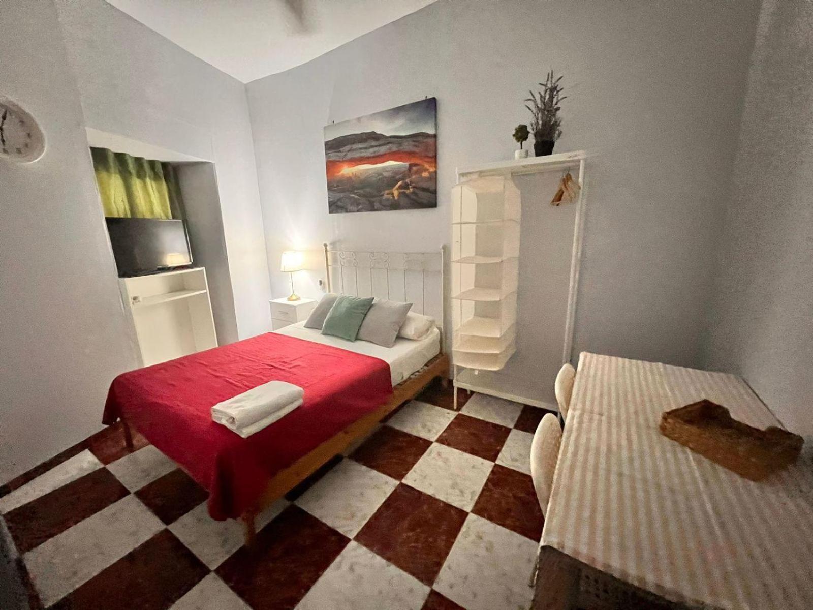 Santa Isabel Low Cost Rooms In Private House Sevilla Exteriör bild